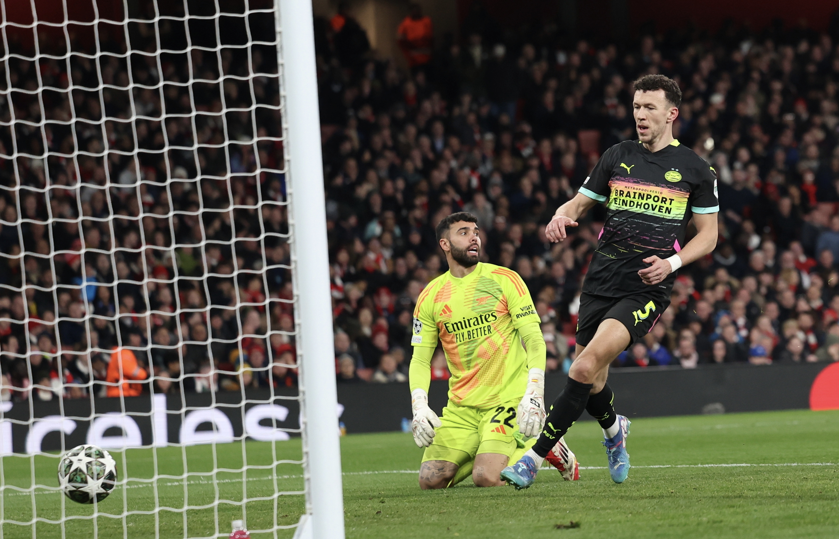 阿森纳青训现年仅岁,入选国家队备战欧预赛的简单介绍 阿森纳青训现年仅岁,入选国家队备战欧预赛的简单介绍