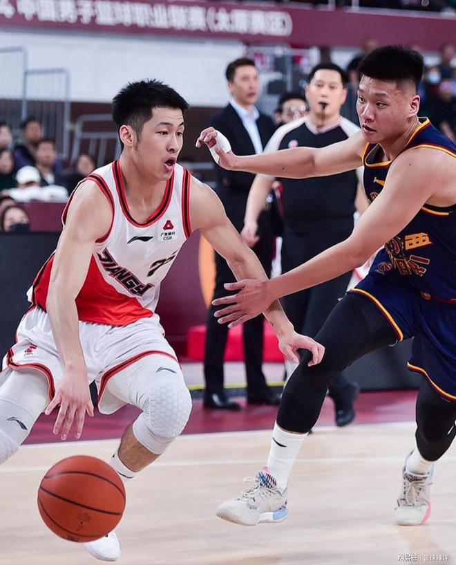 开云体育官网-江苏男篮迎来挑战，胜利的希望在哪里？