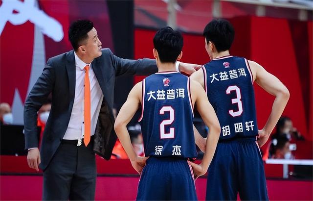 开云体育-广东队获胜后欢呼雀跃，全队士气高昂