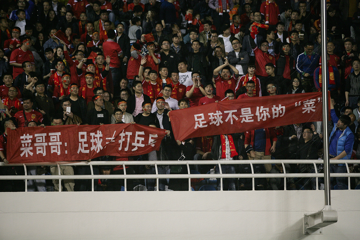 开云体育app-包含现场观战球迷情绪高涨，球队备战全力以赴的词条