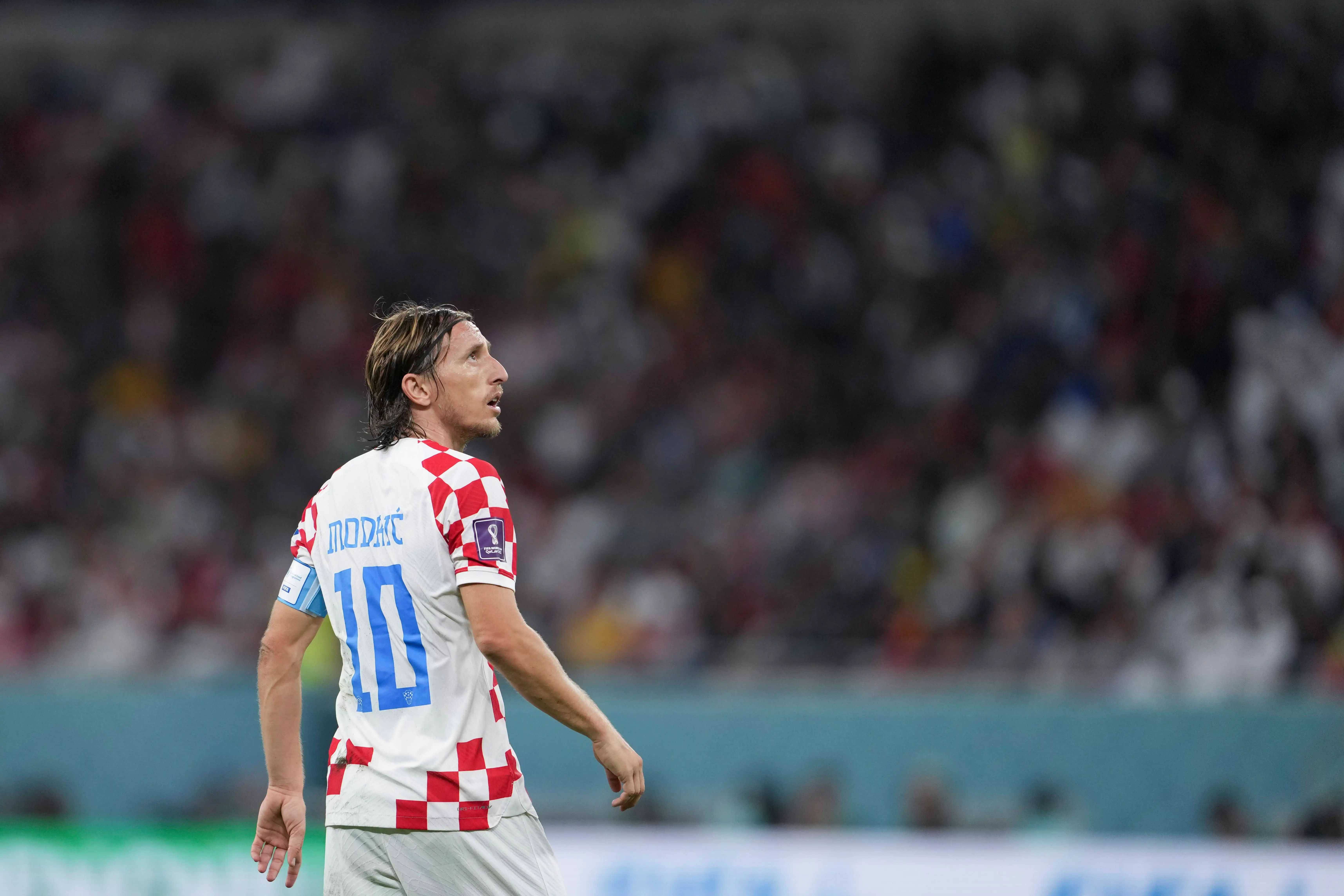 包含英格兰惨败克罗地亚，中场大将受伤离场的词条