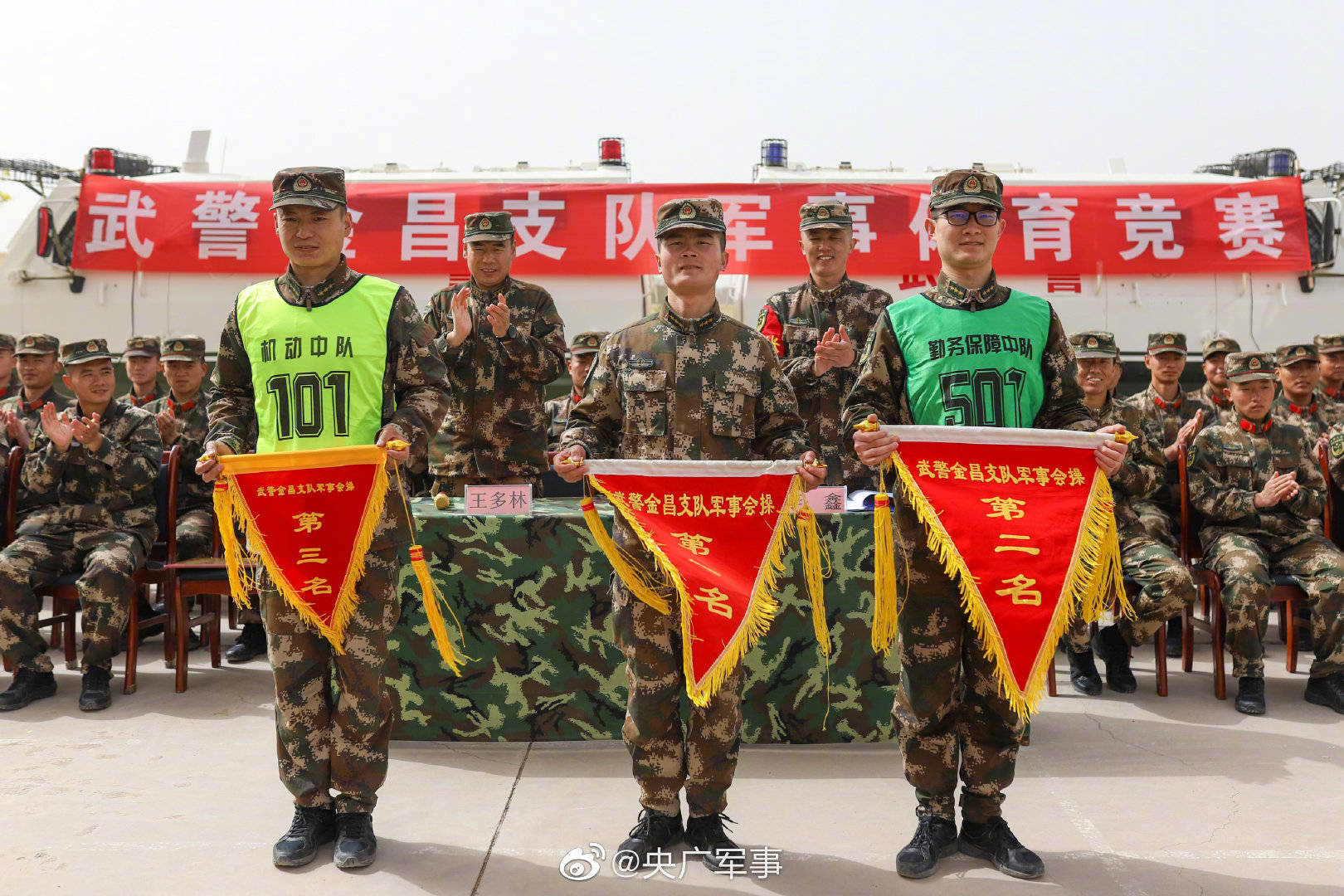 战队在比赛中掀起了一场热烈的角逐 战队在比赛中掀起了一场热烈的角逐