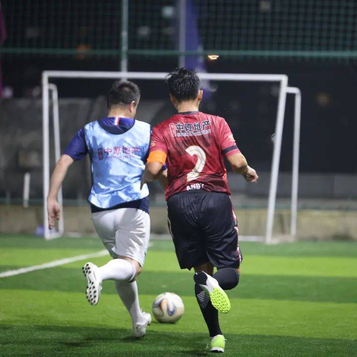 球员备战友谊赛比赛状态良好