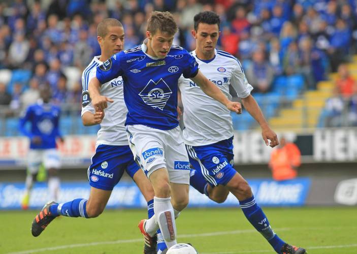 切尔西斗志昂扬,冲刺前呼后拥 切尔西斗志昂扬,冲刺前呼后拥