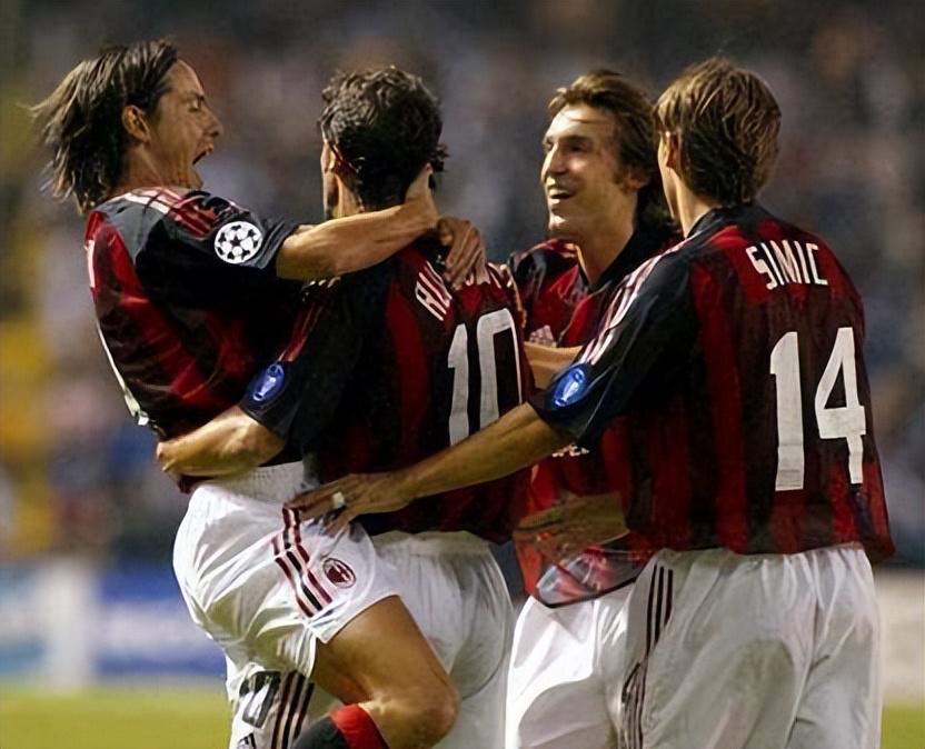 AC米兰中场送出助攻,帮助球队领先一步 AC米兰中场送出助攻,帮助球队领先一步