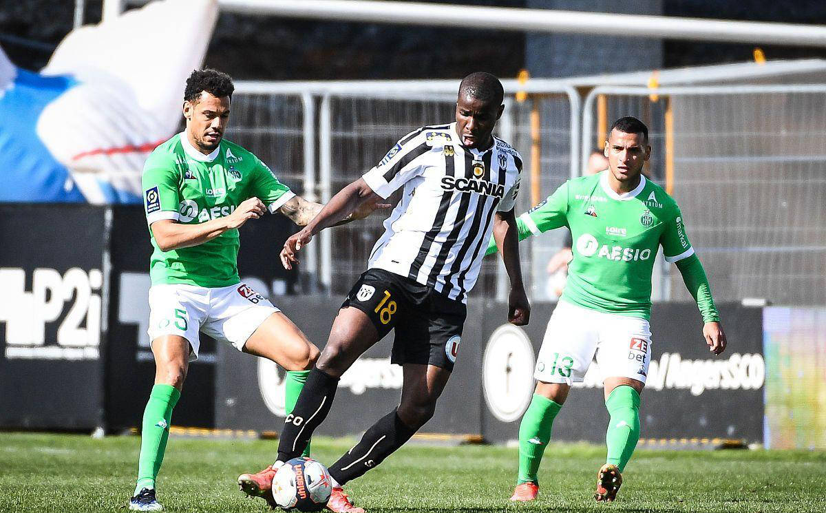 开云体育入口-法兰克福队员受伤情况严重，球队深陷困境