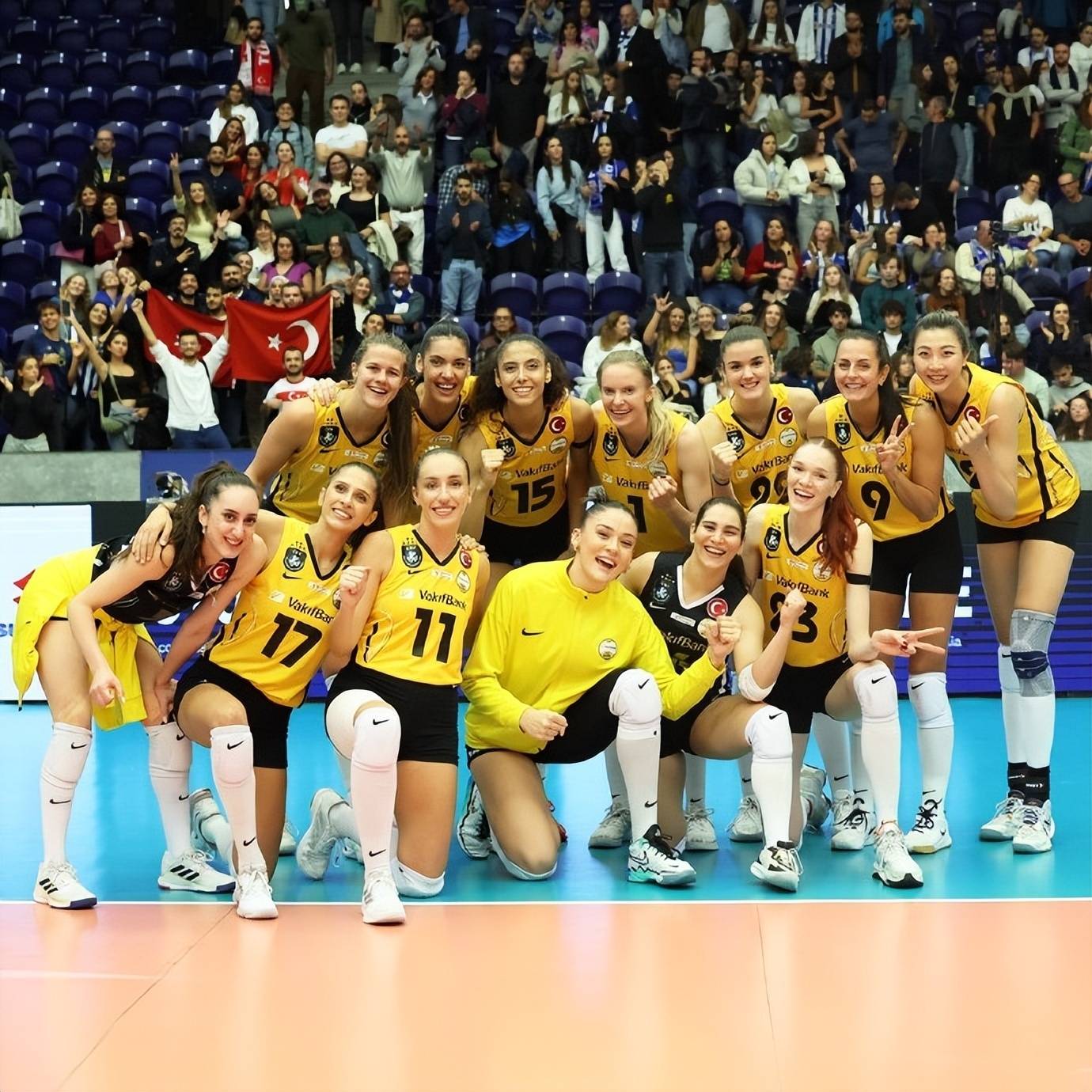 包含赫特菲客场大胜正在垂直的休斯敦，喜迎联赛两连胜的词条