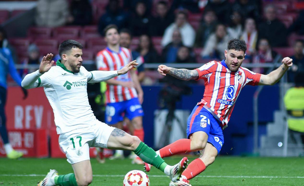 西班牙队惊险逆转,成功晋级 西班牙队惊险逆转,成功晋级