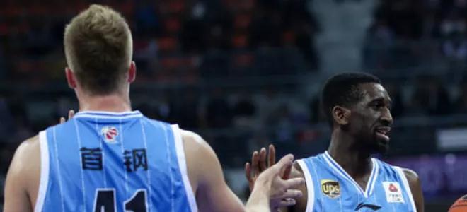 球队合作默契,连续得分领先 球队合作默契,连续得分领先