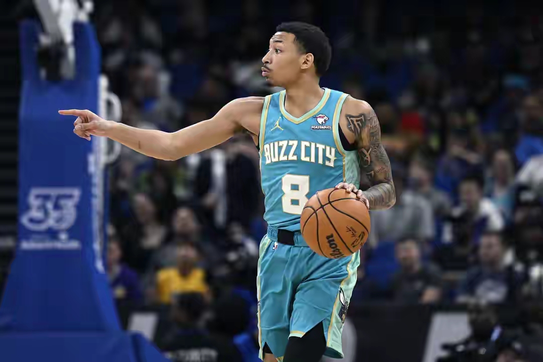 包含黄蜂主场击败尼克斯，保持胜势的词条