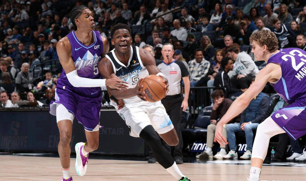 开云体育在线-包含爵士队大将因家事暂时离队，球队备战受影响的词条