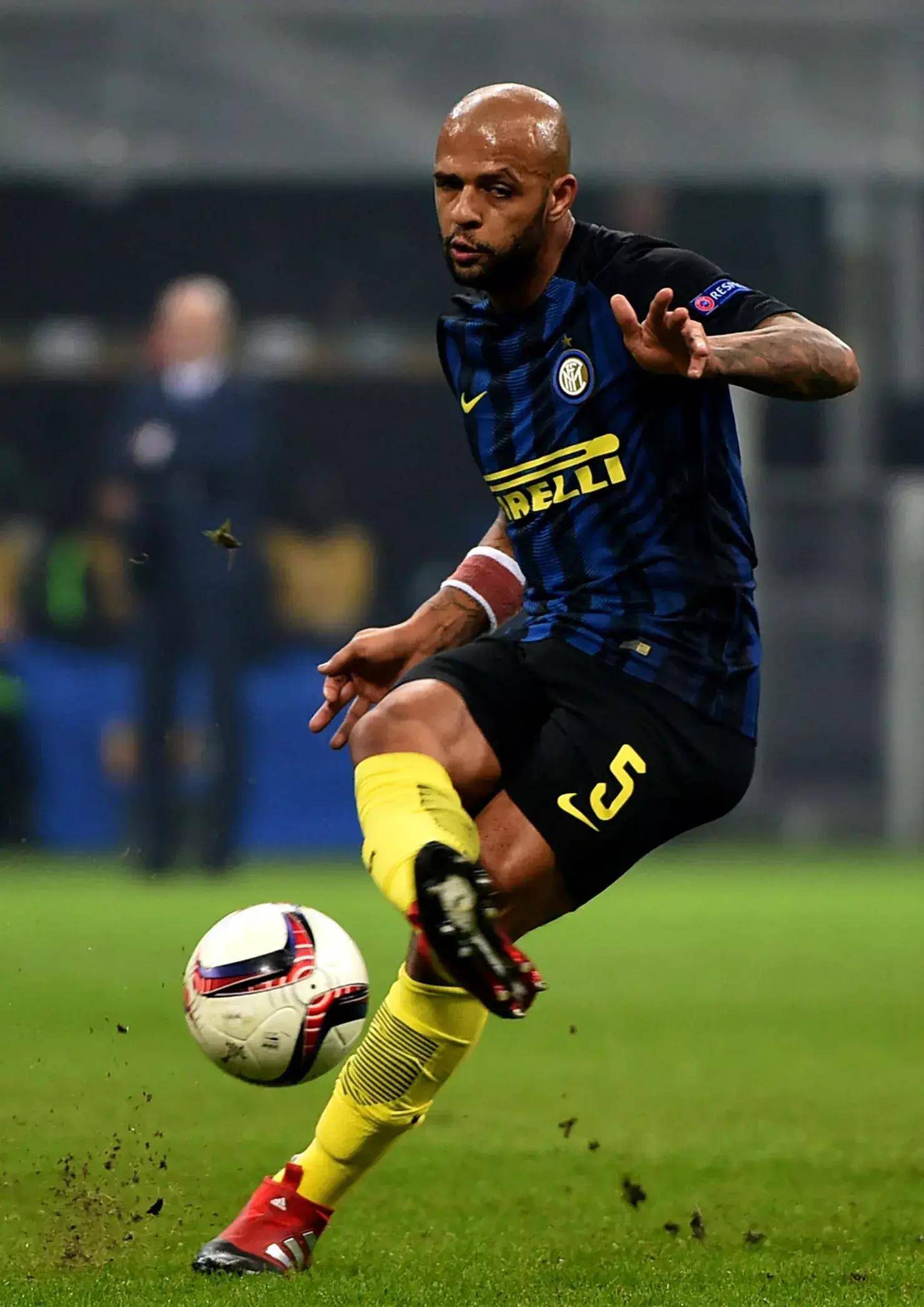 包含精准传球：看球队如何打破对手的铁桶防守的词条