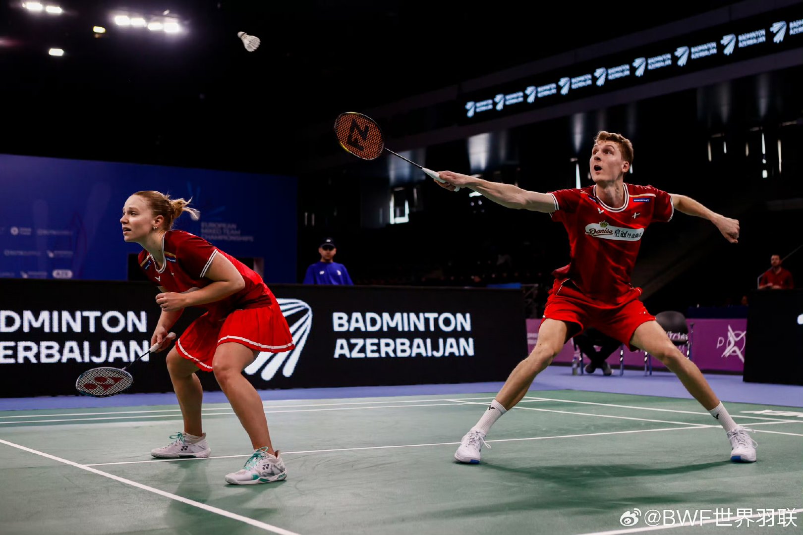 丹麦队在比赛中展现出了顽强的斗志和团结 丹麦队在比赛中展现出了顽强的斗志和团结