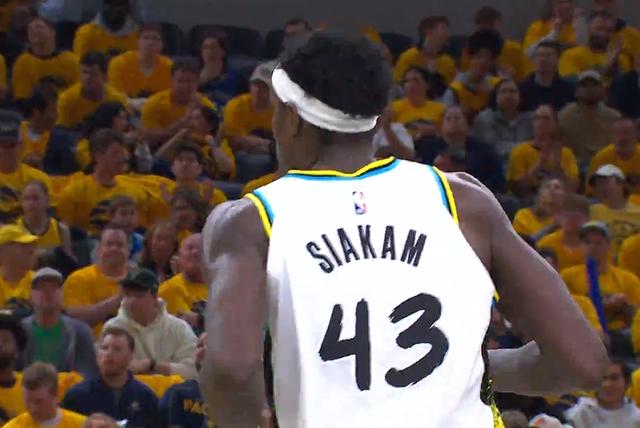 雄鹿队在季后赛中表现抢眼,备受瞩目 雄鹿队在季后赛中表现抢眼,备受瞩目