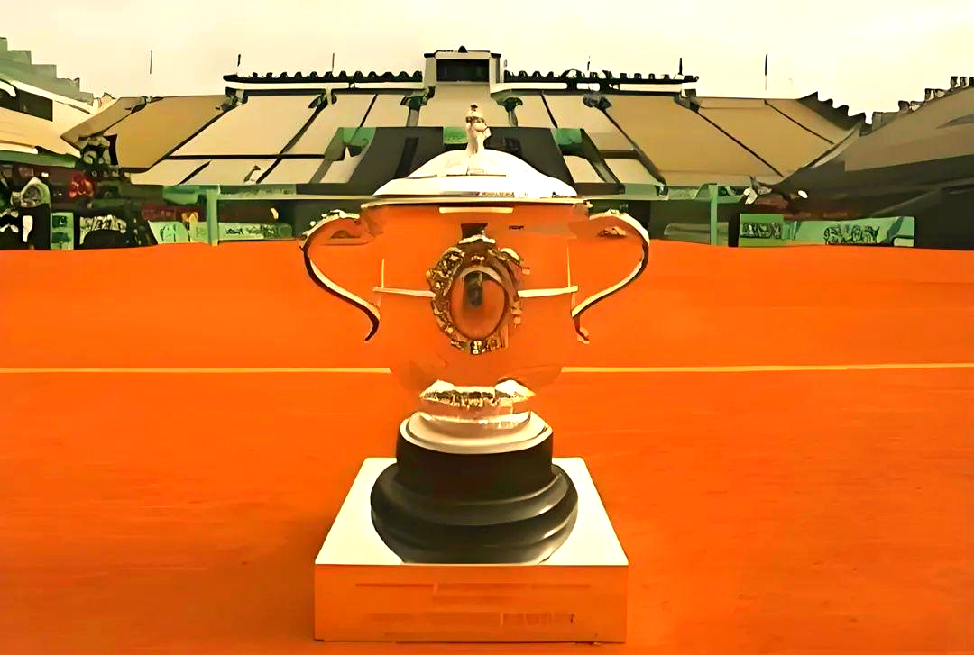 网球冠军夺冠,笑纳奖杯 网球冠军夺冠,笑纳奖杯