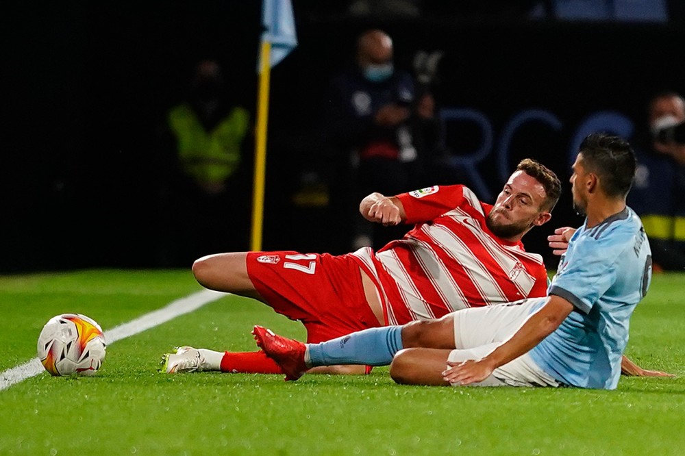 格拉纳达客场遭遇失利，连续不胜