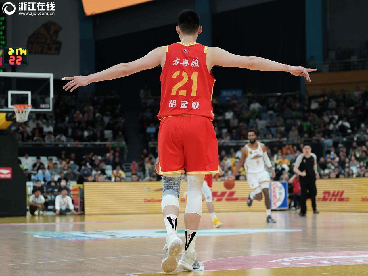 包含广厦队主场艰难击败浙江队,保持不败纪录的词条 包含广厦队主场艰难击败浙江队,保持不败纪录的词条