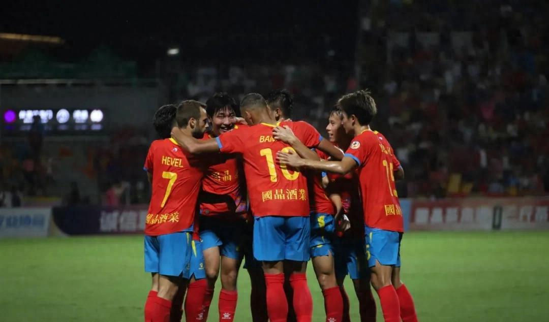 足球赛场上的豪门对阵壮观开幕 足球赛场上的豪门对阵壮观开幕