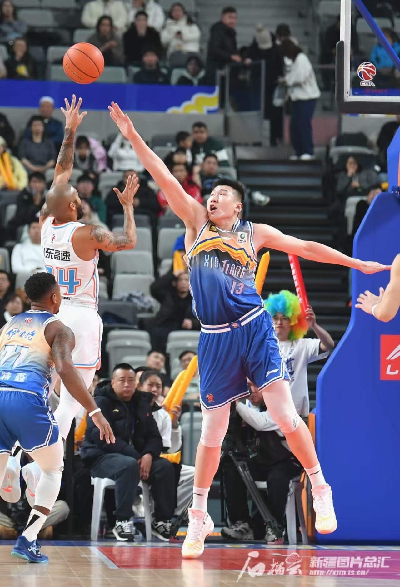 开云体育平台APP-新疆男篮外援负伤提前告别本赛季