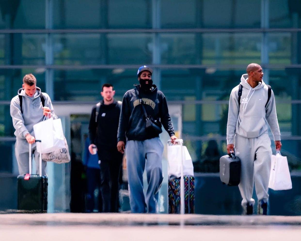 客场作战,球队全力以赴争取胜利 客场作战,球队全力以赴争取胜利