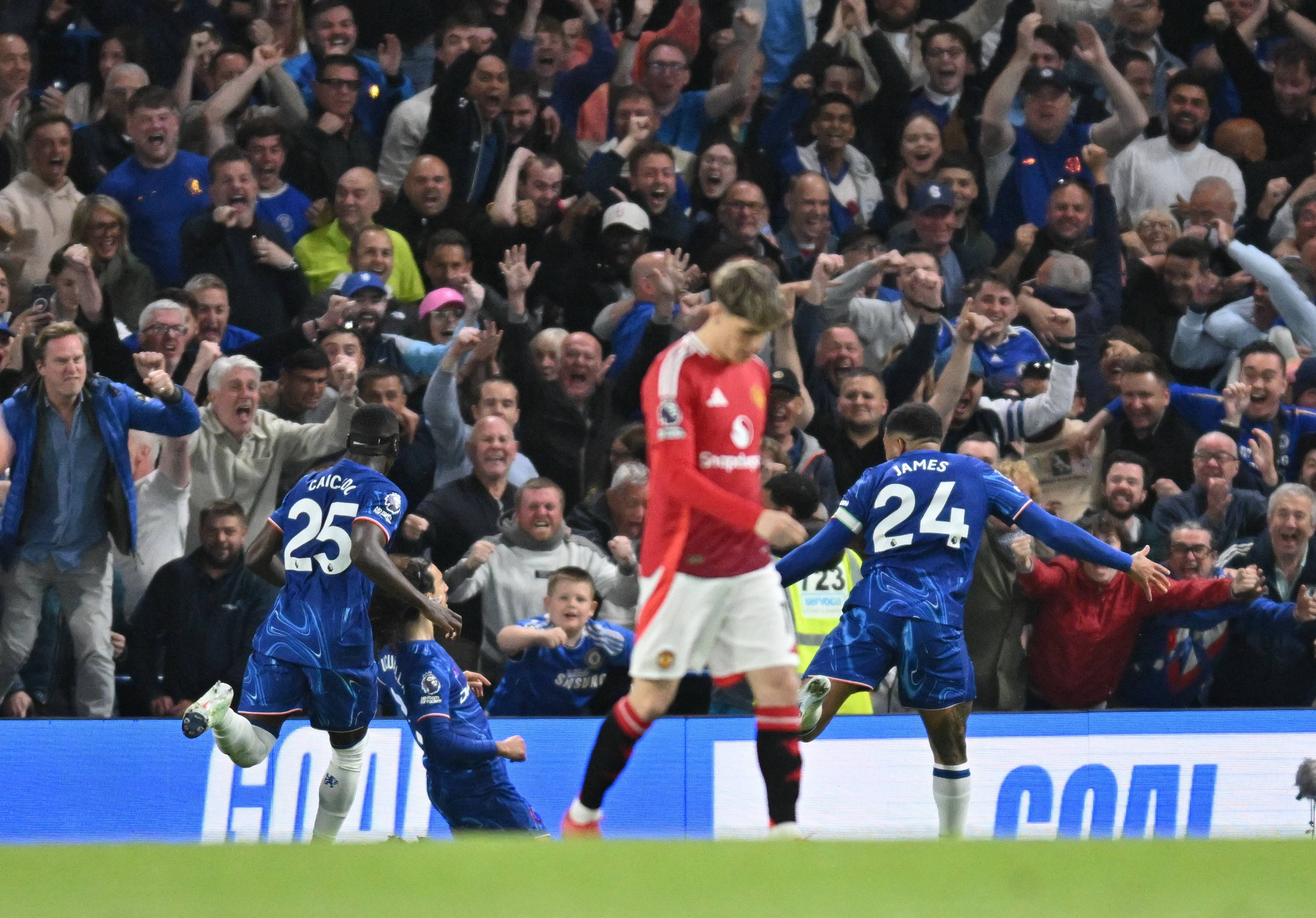 包含曼联客场奇迹发生，切尔西遭逢不幸倒台！的词条