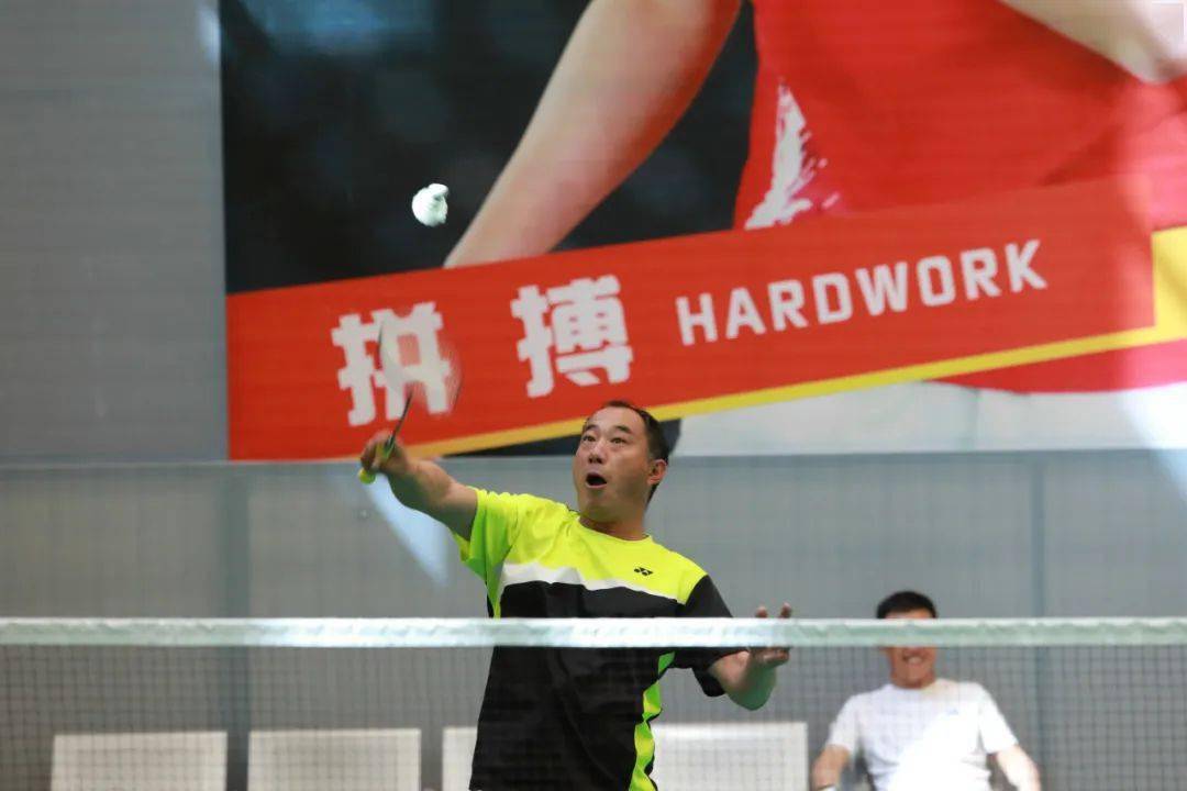 竞技瞬间扣人心弦，精英选手斗志昂扬的简单介绍