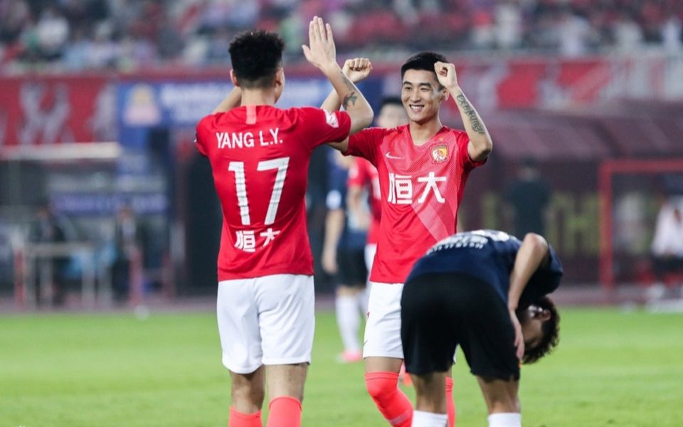 广州恒大客场大捷，夺得积分榜榜首