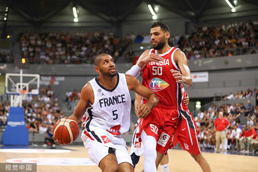 英格兰主场轻取波兰，取得三连胜晋级