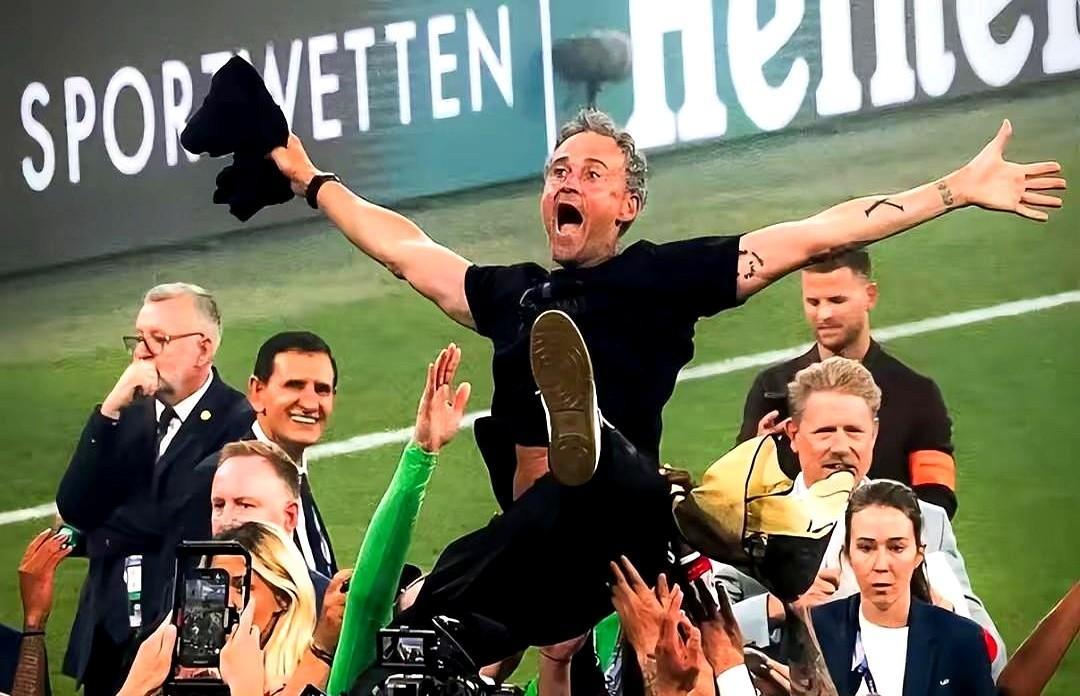 曼城教练组展望下一场比赛，球员士气高涨