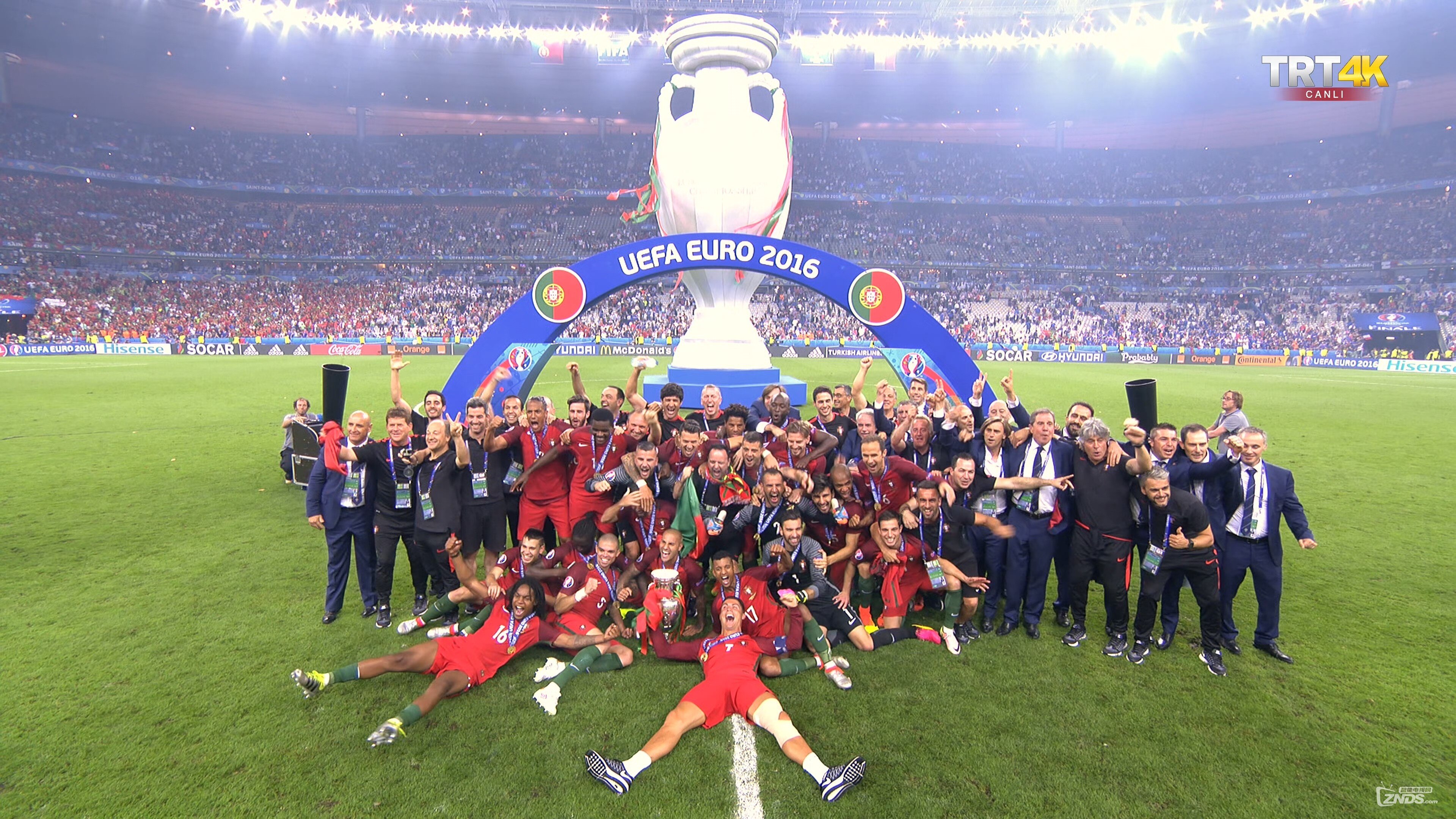 包含法国惨败芬兰，小组出线前景堪忧的词条