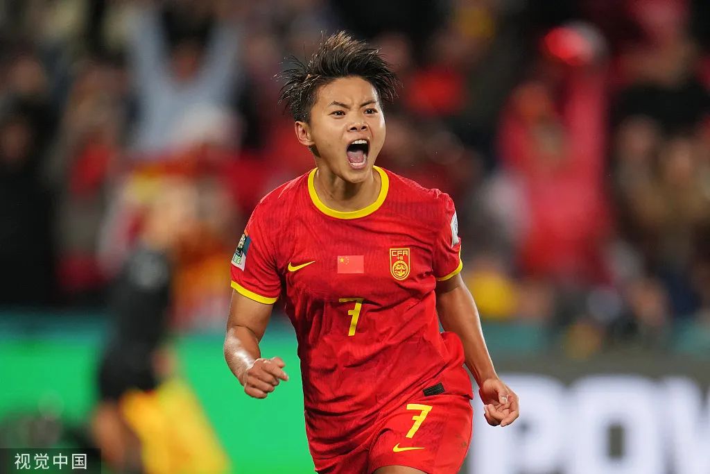 女足比赛现场,中国队展现出强大实力 女足比赛现场,中国队展现出强大实力