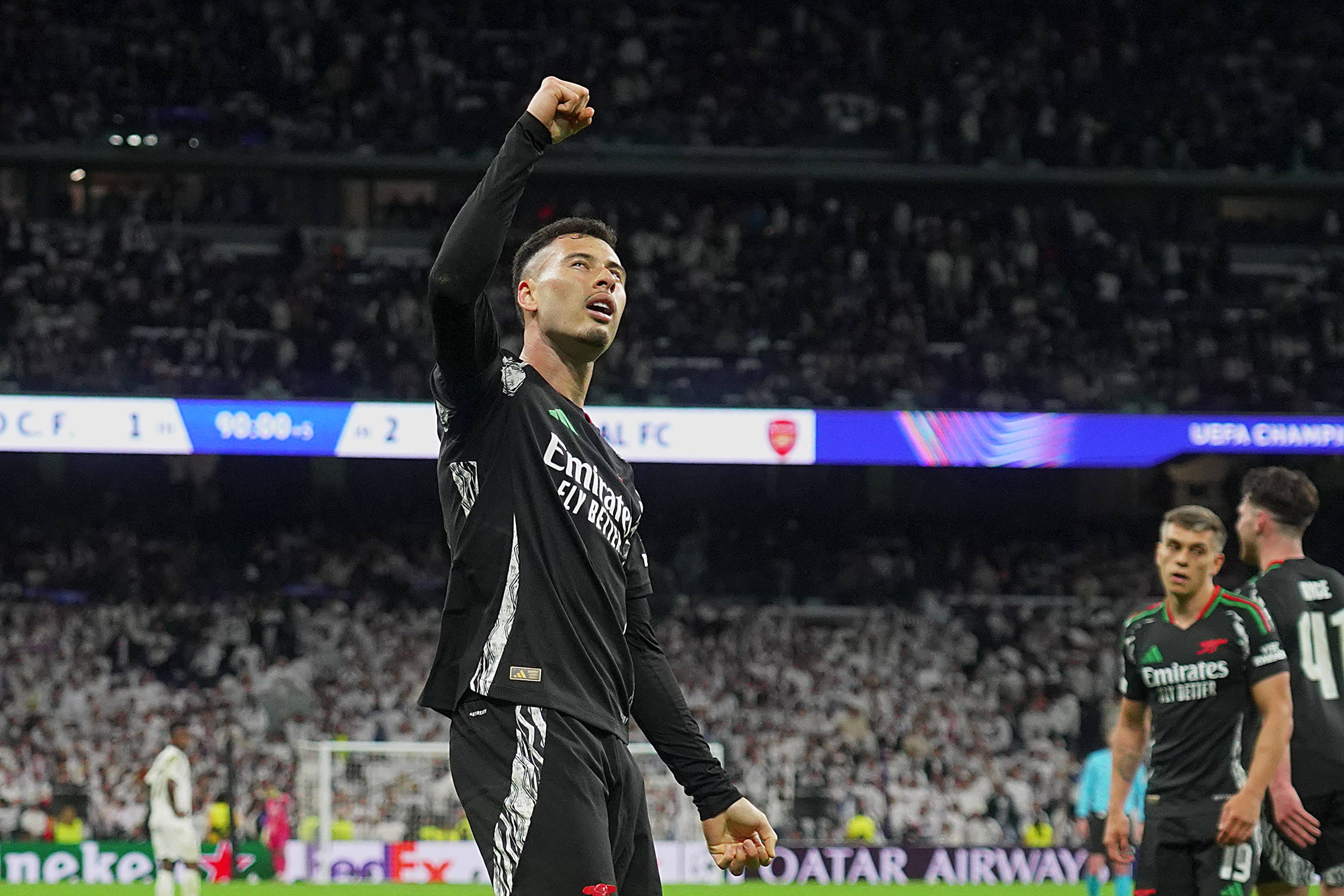 阿森纳主场失利,保级前景黯淡 阿森纳主场失利,保级前景黯淡