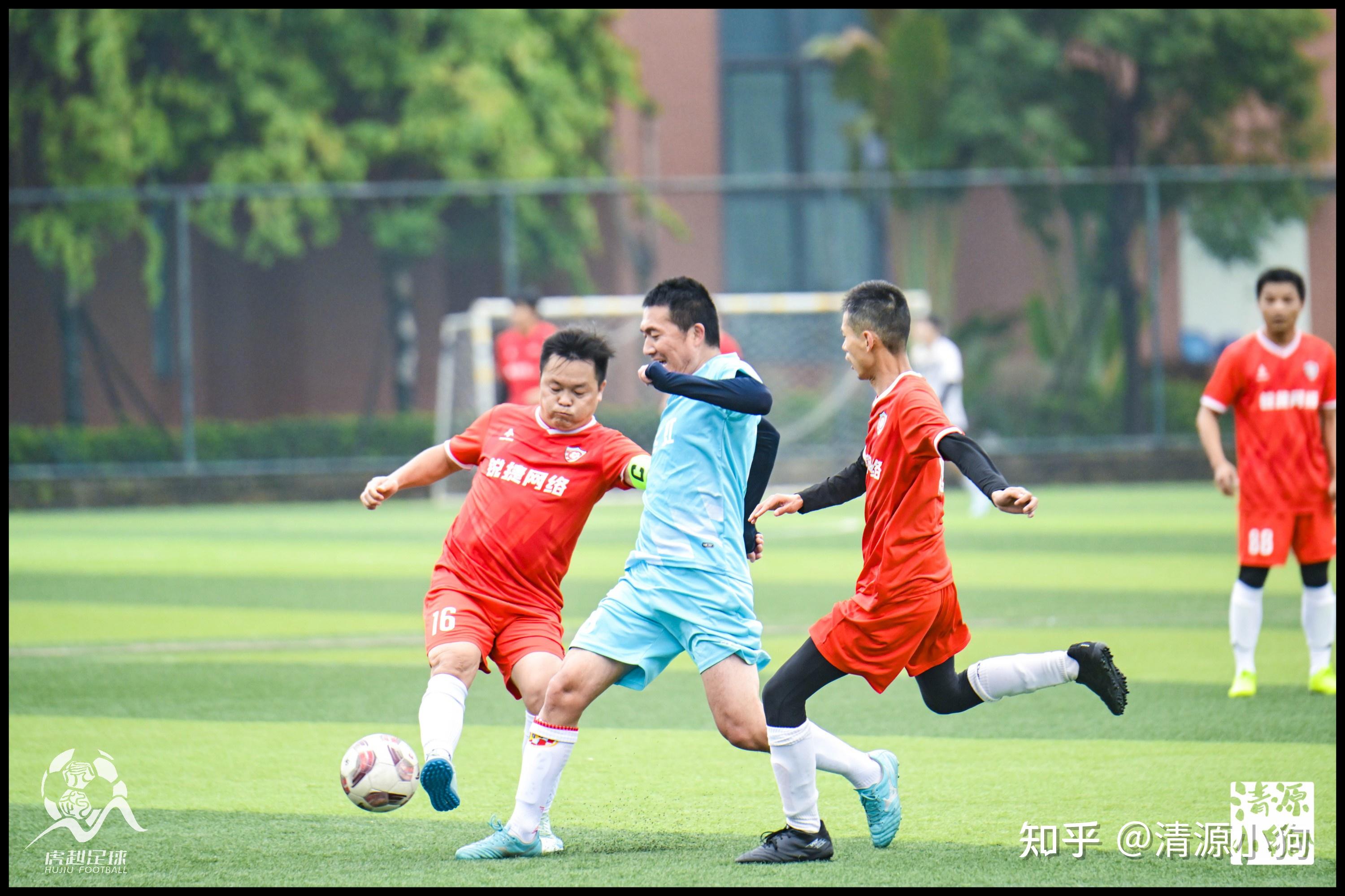 激烈角逐中球队团结协作,展现最佳实力 激烈角逐中球队团结协作,展现最佳实力