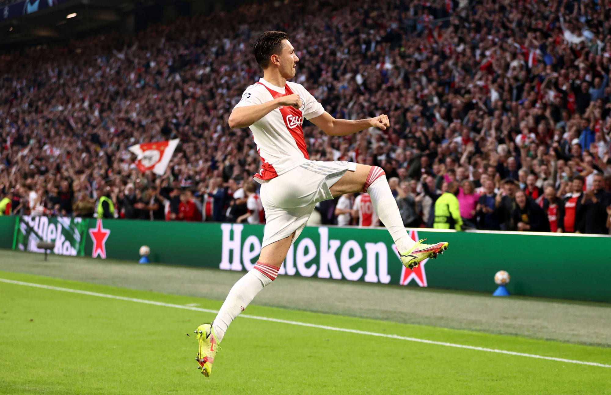 阿贾克斯客场不败,欧冠出线形势危急的简单介绍 阿贾克斯客场不败,欧冠出线形势危急的简单介绍