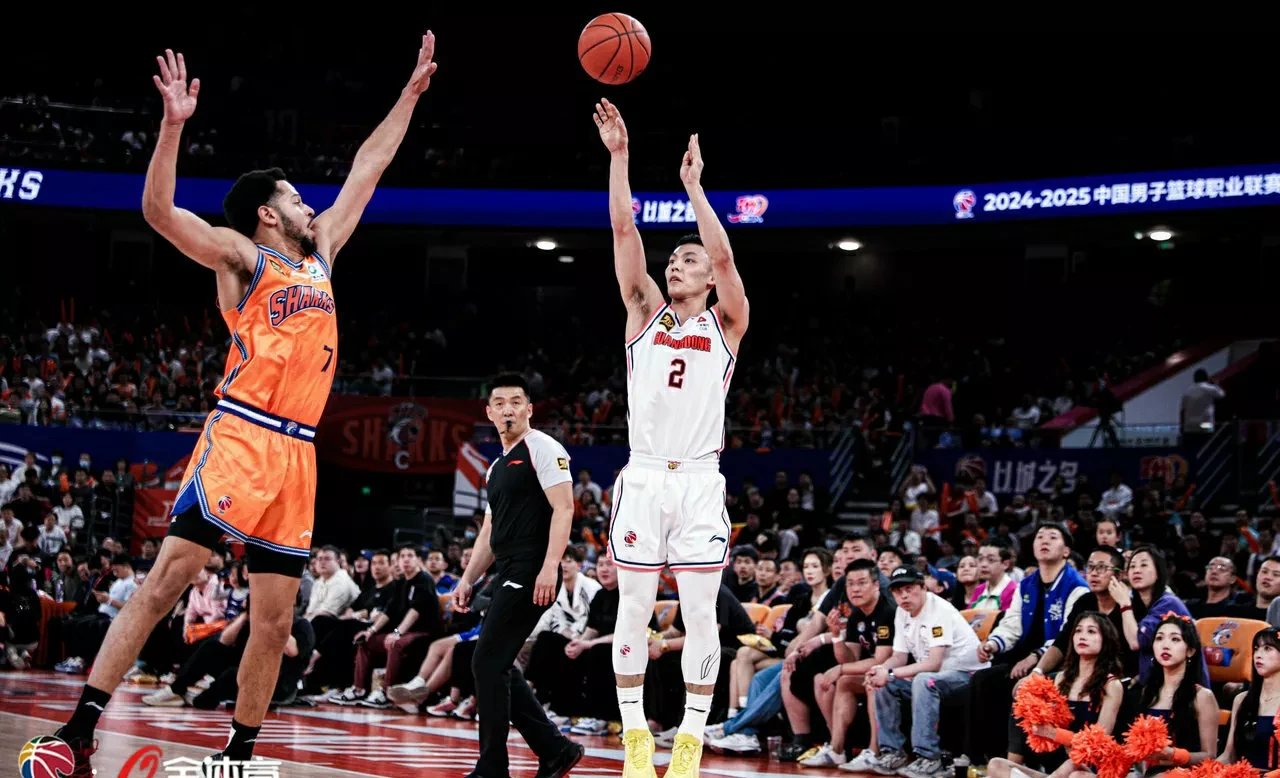 上佳球风战术融合,带领球队屹立不败 上佳球风战术融合,带领球队屹立不败