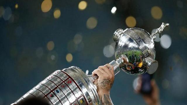 秘鲁足球队在关键时刻展现实力 秘鲁足球队在关键时刻展现实力