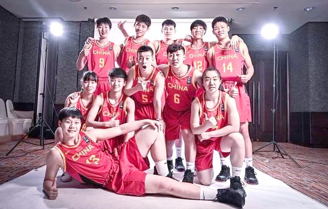 篮球新星进入国家队首次正式比赛,备受瞩目 篮球新星进入国家队首次正式比赛,备受瞩目