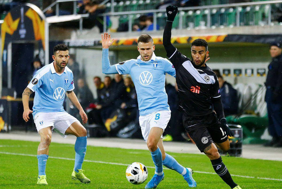 舜天队员踢出好戏,获得比赛胜利稳固排名 舜天队员踢出好戏,获得比赛胜利稳固排名