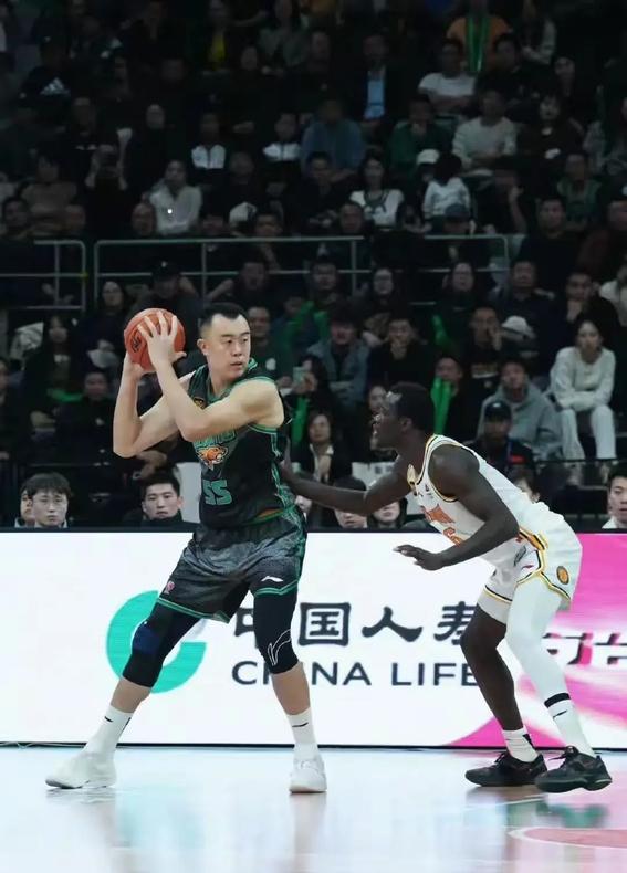 关键时刻勇敢挺身,带队成功逆转胜利 关键时刻勇敢挺身,带队成功逆转胜利