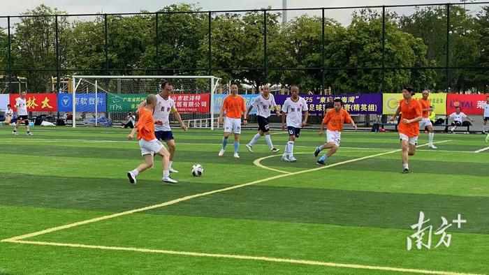 激烈足球对决引爆热情,场面火爆激动人心的简单介绍 激烈足球对决引爆热情,场面火爆激动人心的简单介绍