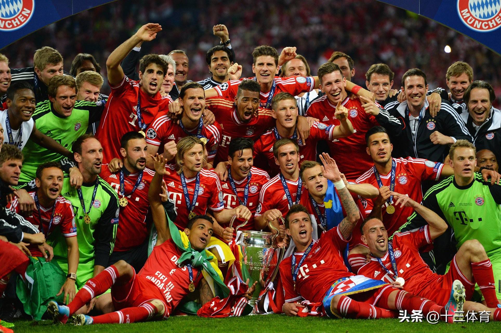 欧国联盛事连连精彩，球场上的战斗场面壮观