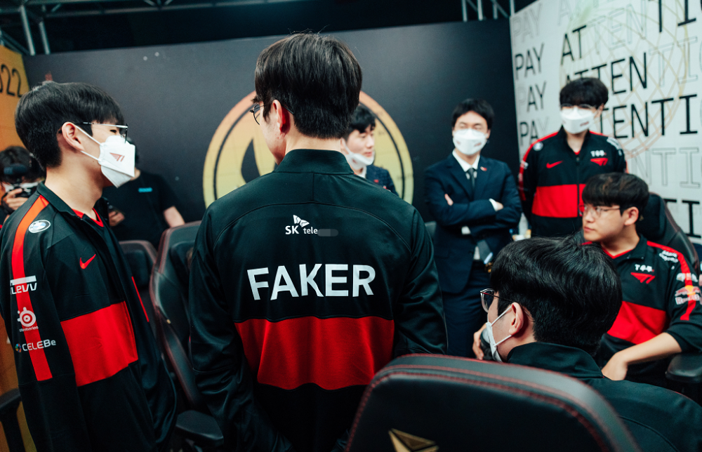 包含FPX轻取TSM，Gumayusi打出惊人五杀激烈交锋入围赛，留下经典瞬间的词条