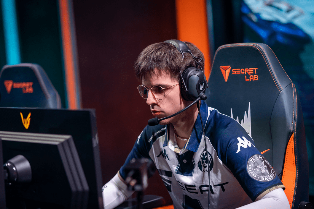 开云体育中国-MAD力克FPX，Zeus团战一打五宿命之战半决赛，成为赛场最大亮点