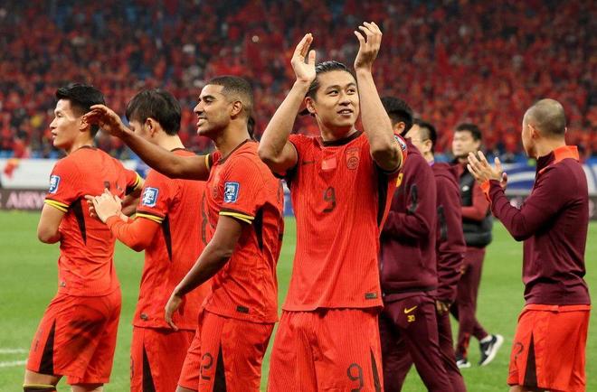 足球明星闪耀赛场,中国队团队合作逆袭 足球明星闪耀赛场,中国队团队合作逆袭