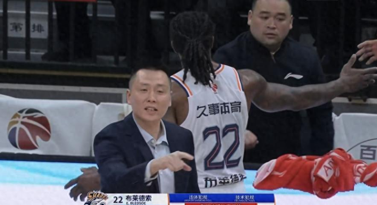 辽宁男篮连胜引发球迷热潮,士气高昂 辽宁男篮连胜引发球迷热潮,士气高昂