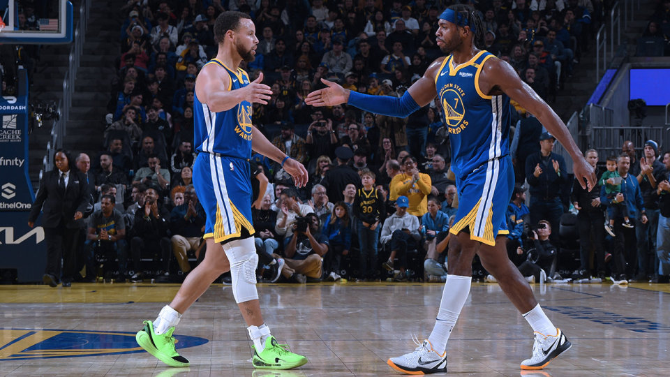 勇士负于独行侠,战绩继续下滑 勇士负于独行侠,战绩继续下滑