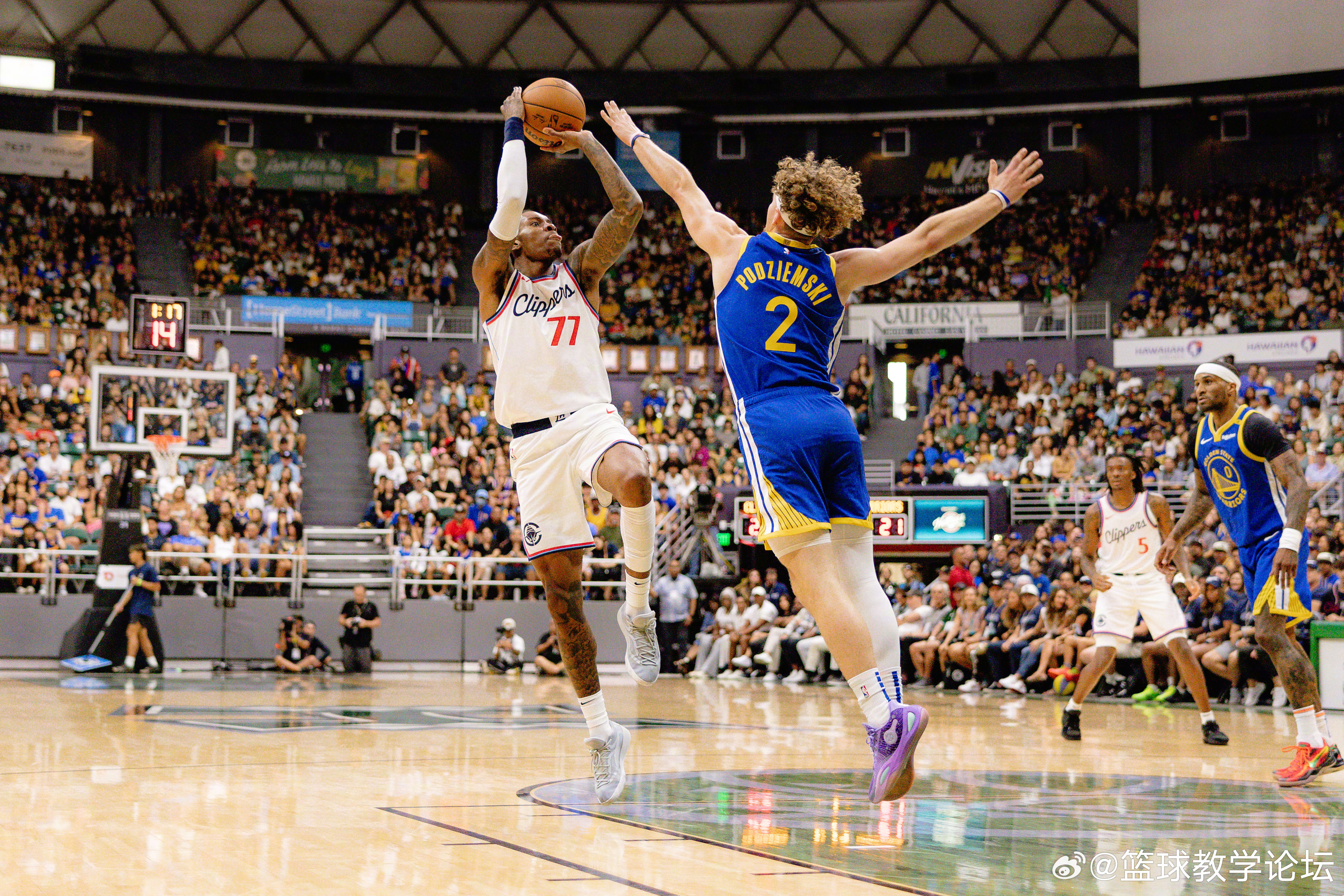 快船队主场击败勇士队,将系列赛拖入抢七 快船队主场击败勇士队,将系列赛拖入抢七