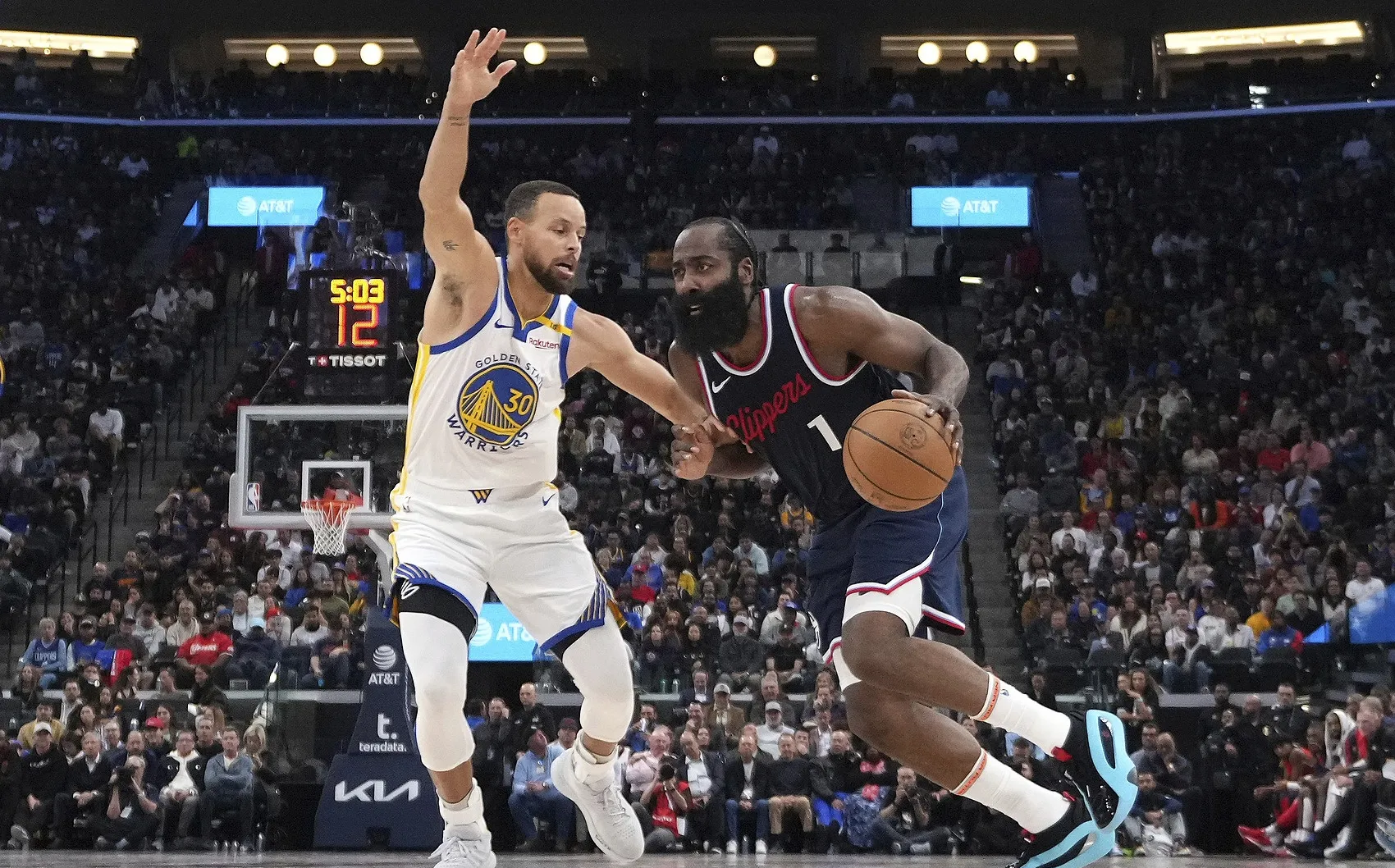 快船队主场击败勇士队,将系列赛拖入抢七 快船队主场击败勇士队,将系列赛拖入抢七