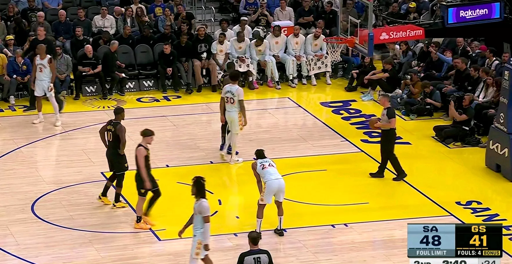 开云体育APP下载-包含爵士双塔合砍55分，击败马刺取得胜利的词条