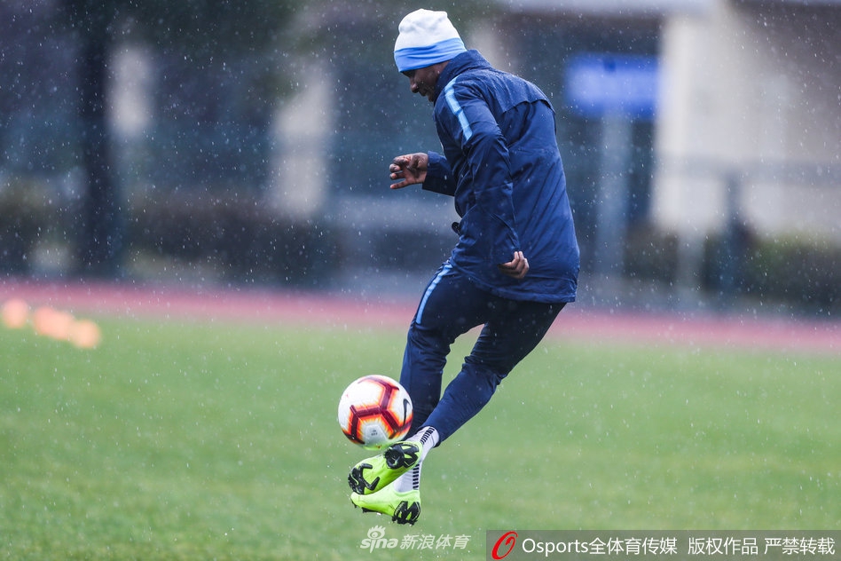 半决赛战术调整成功,锋线进攻提升 半决赛战术调整成功,锋线进攻提升